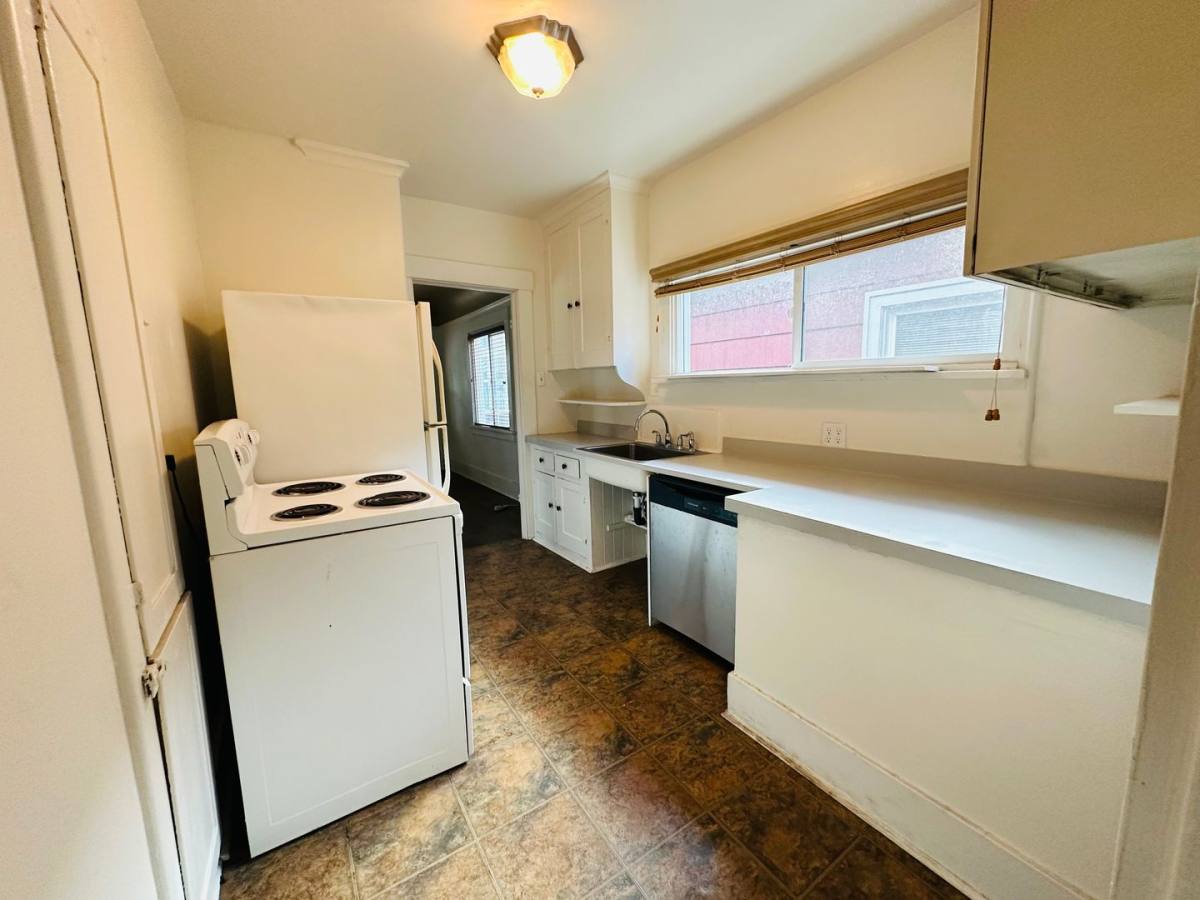 Apartment for rent at 2323-2337 SE Hawthorne Blvd, Portland, OR 97214
