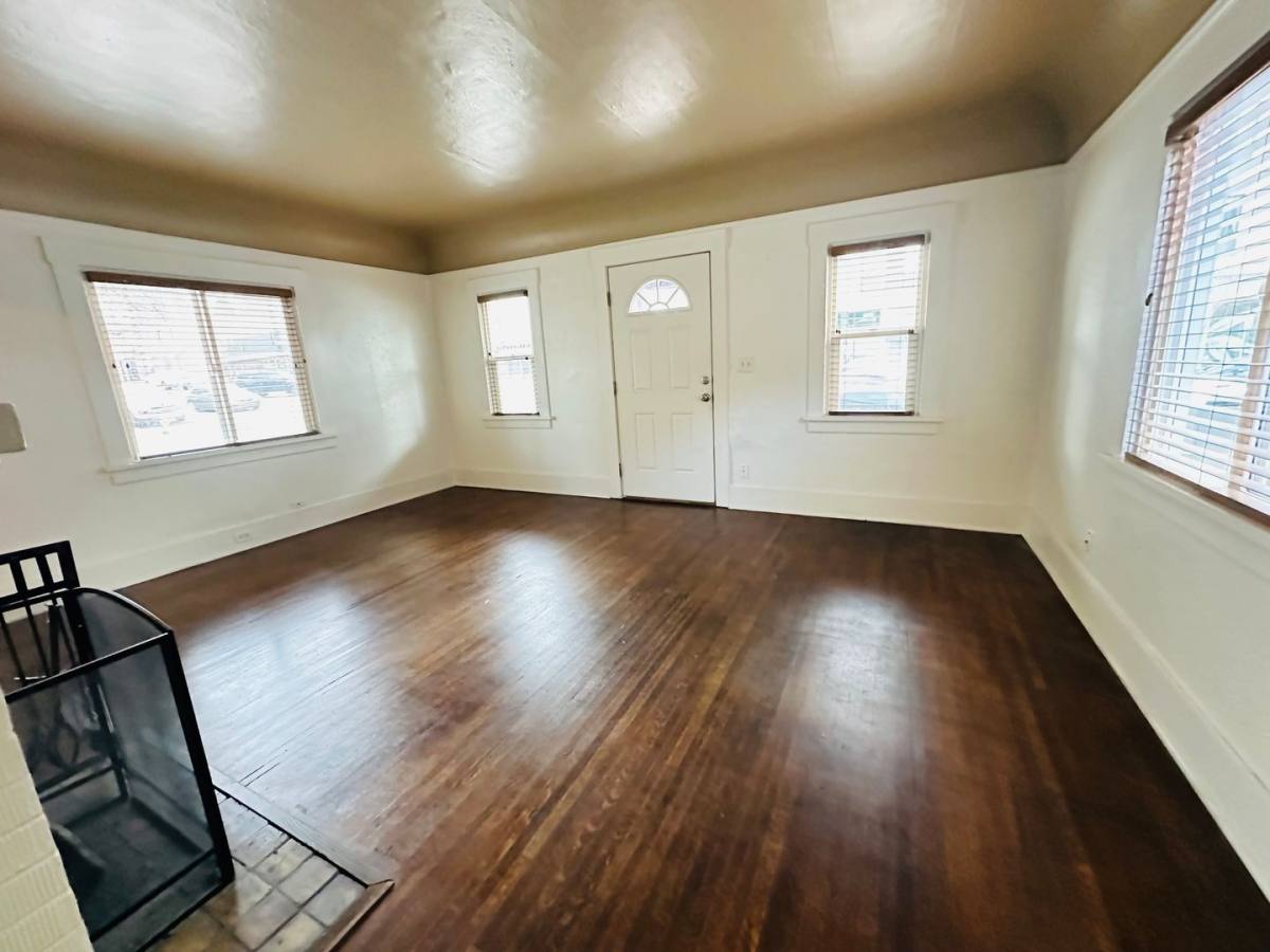 Apartment for rent at 2323-2337 SE Hawthorne Blvd, Portland, OR 97214