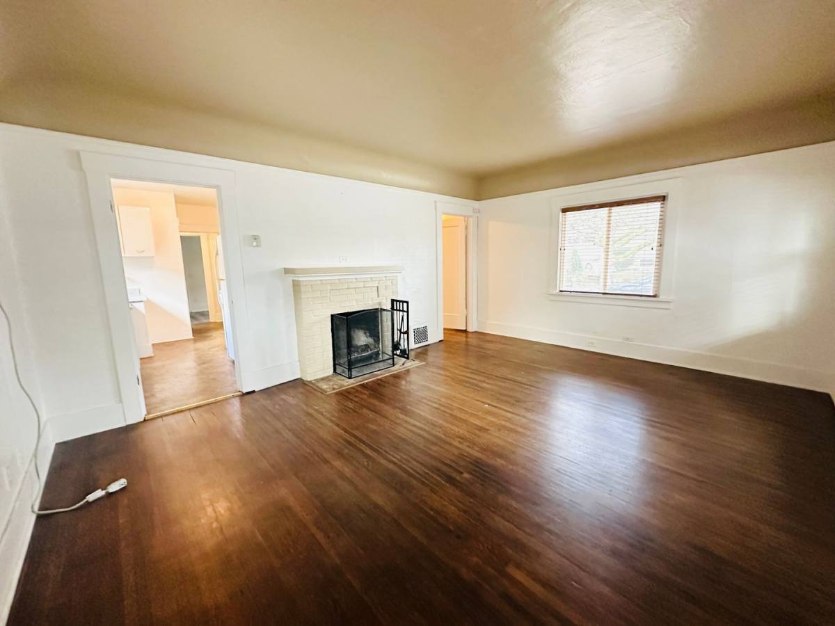 Apartment for rent at 2323-2337 SE Hawthorne Blvd, Portland, OR 97214