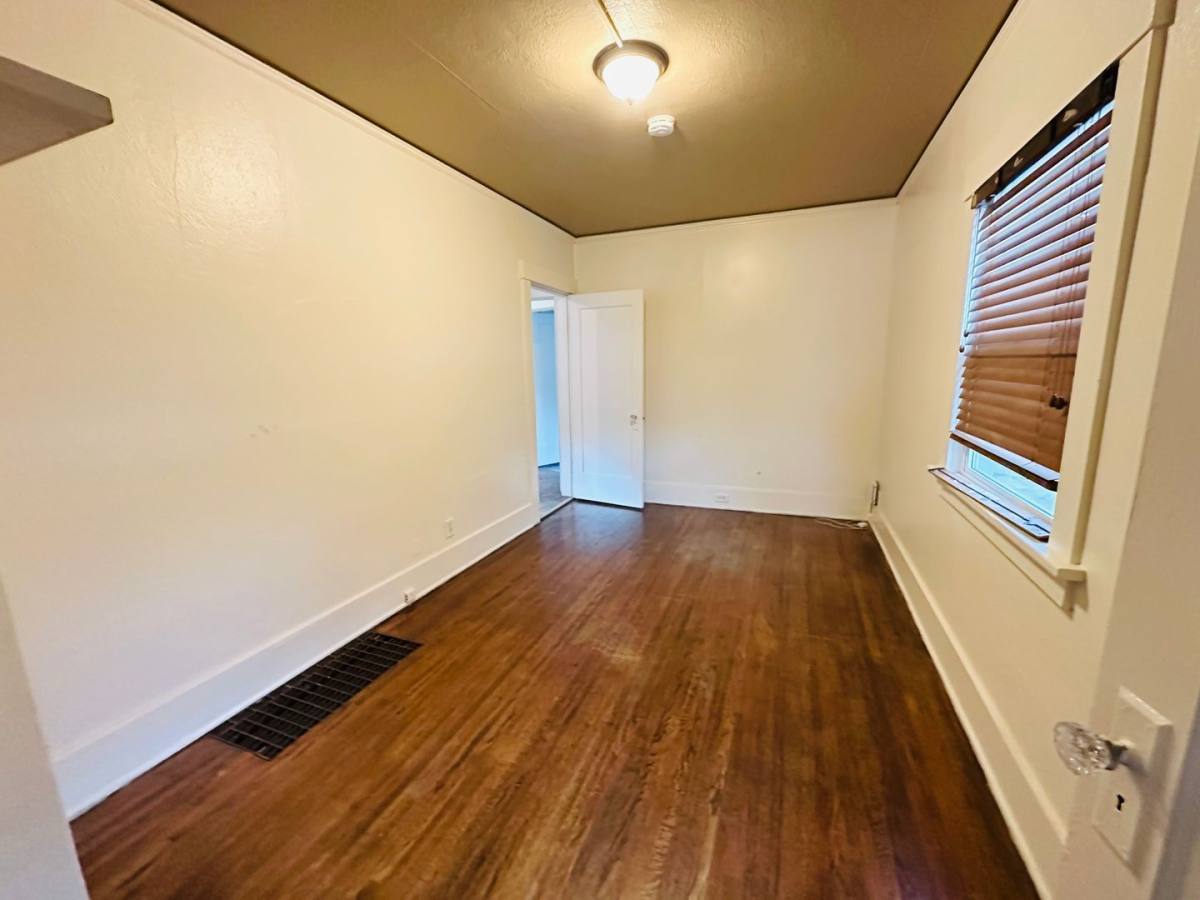 Apartment for rent at 2323-2337 SE Hawthorne Blvd, Portland, OR 97214