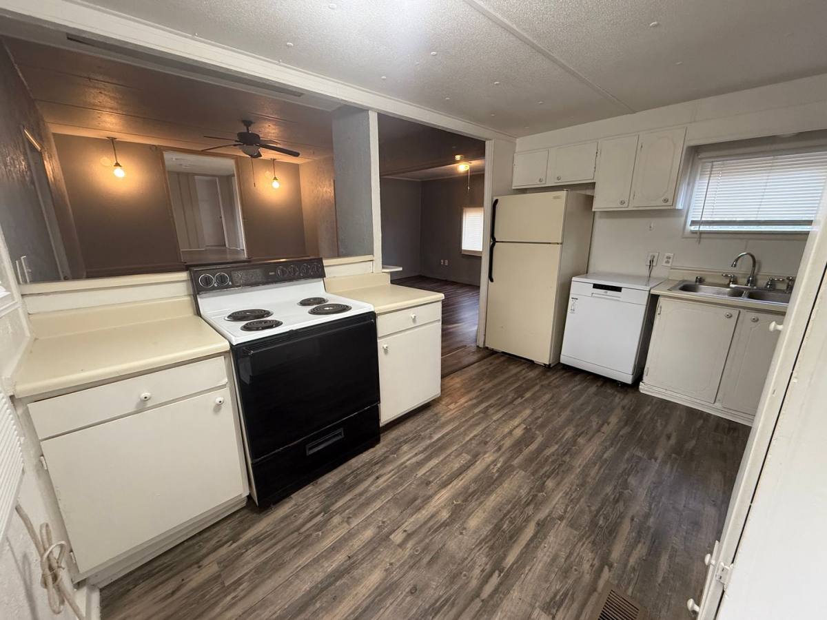 House for rent at 16584 Lakeway Circle, Flint, TX 75762