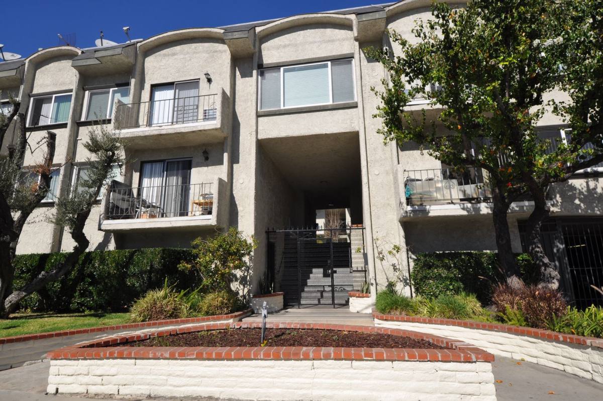 Apartment for rent at 13019 Oxnard St, Van Nuys, CA 91401