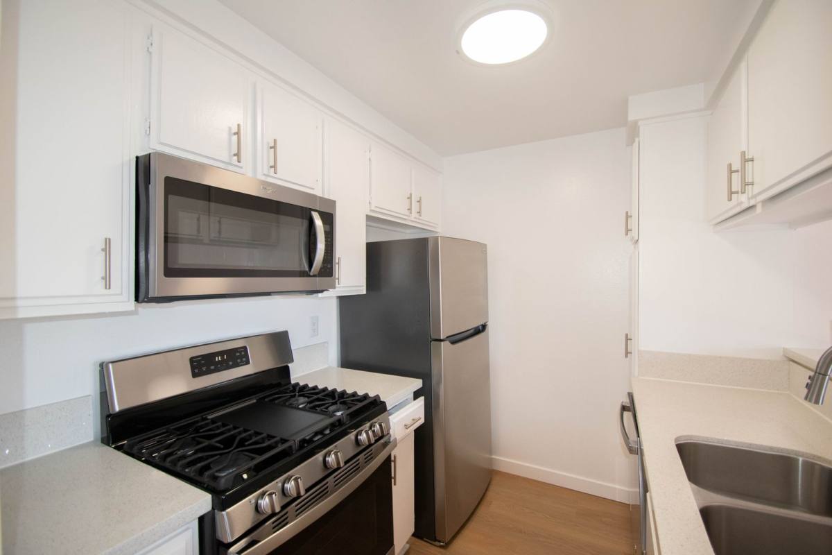 Apartment for rent at 15520 Foothill Blvd, Sylmar, CA 91342