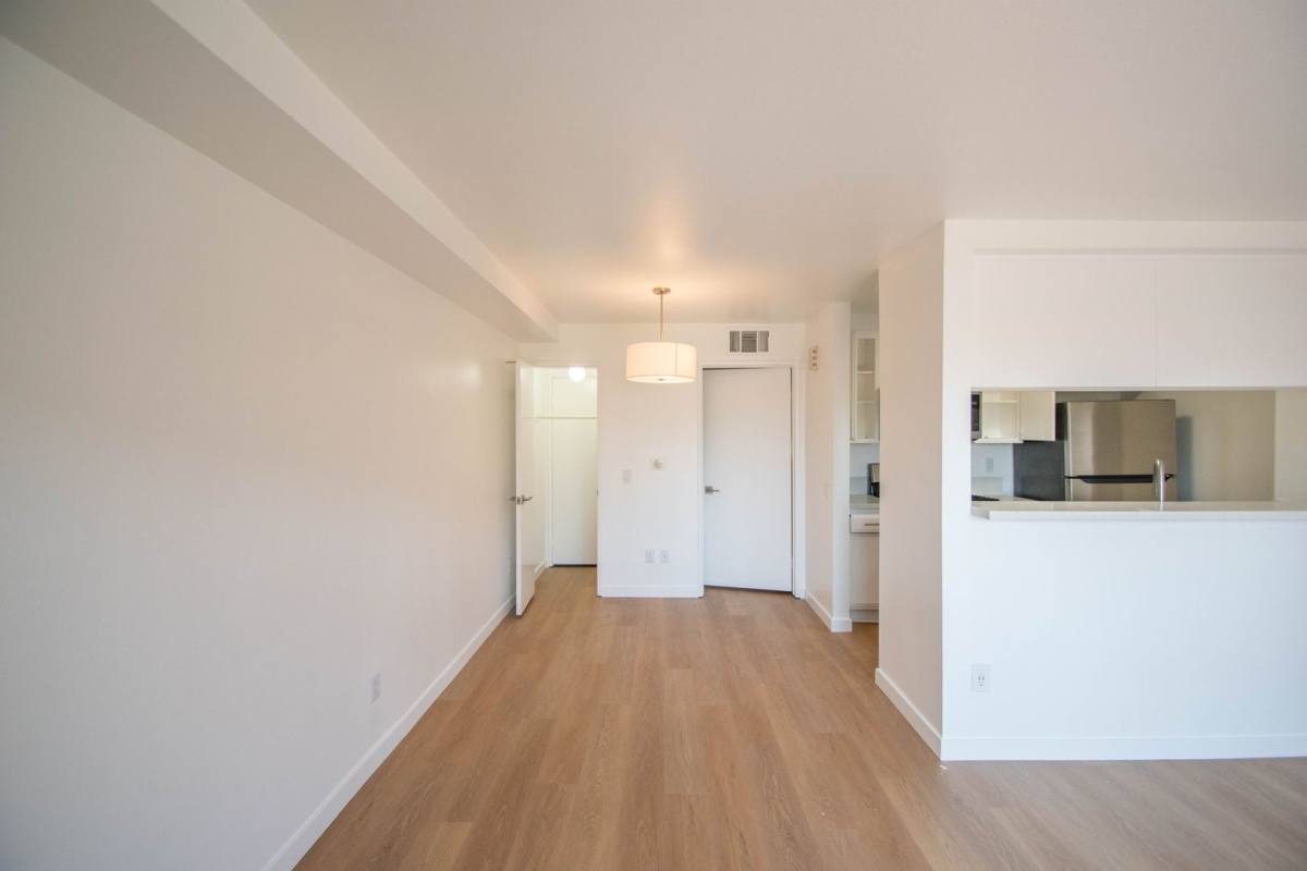 Apartment for rent at 15520 Foothill Blvd, Sylmar, CA 91342