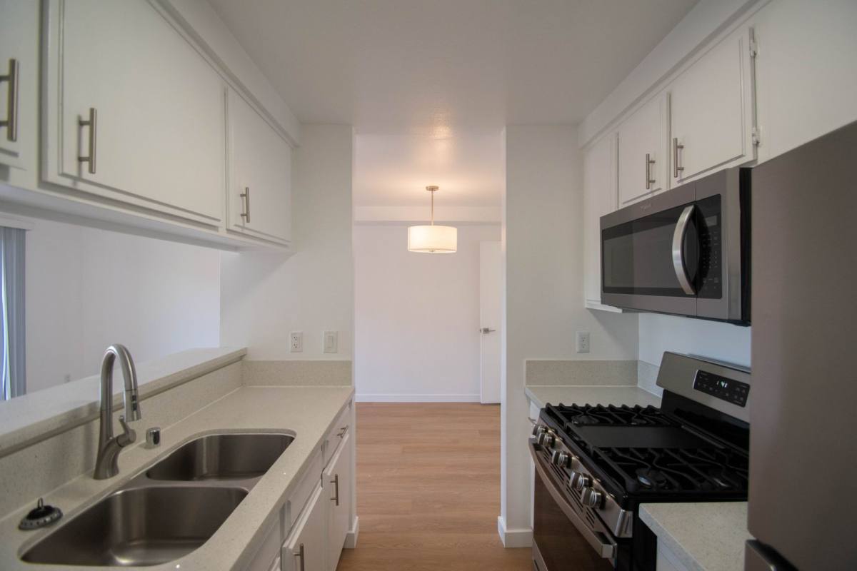 Apartment for rent at 15520 Foothill Blvd, Sylmar, CA 91342