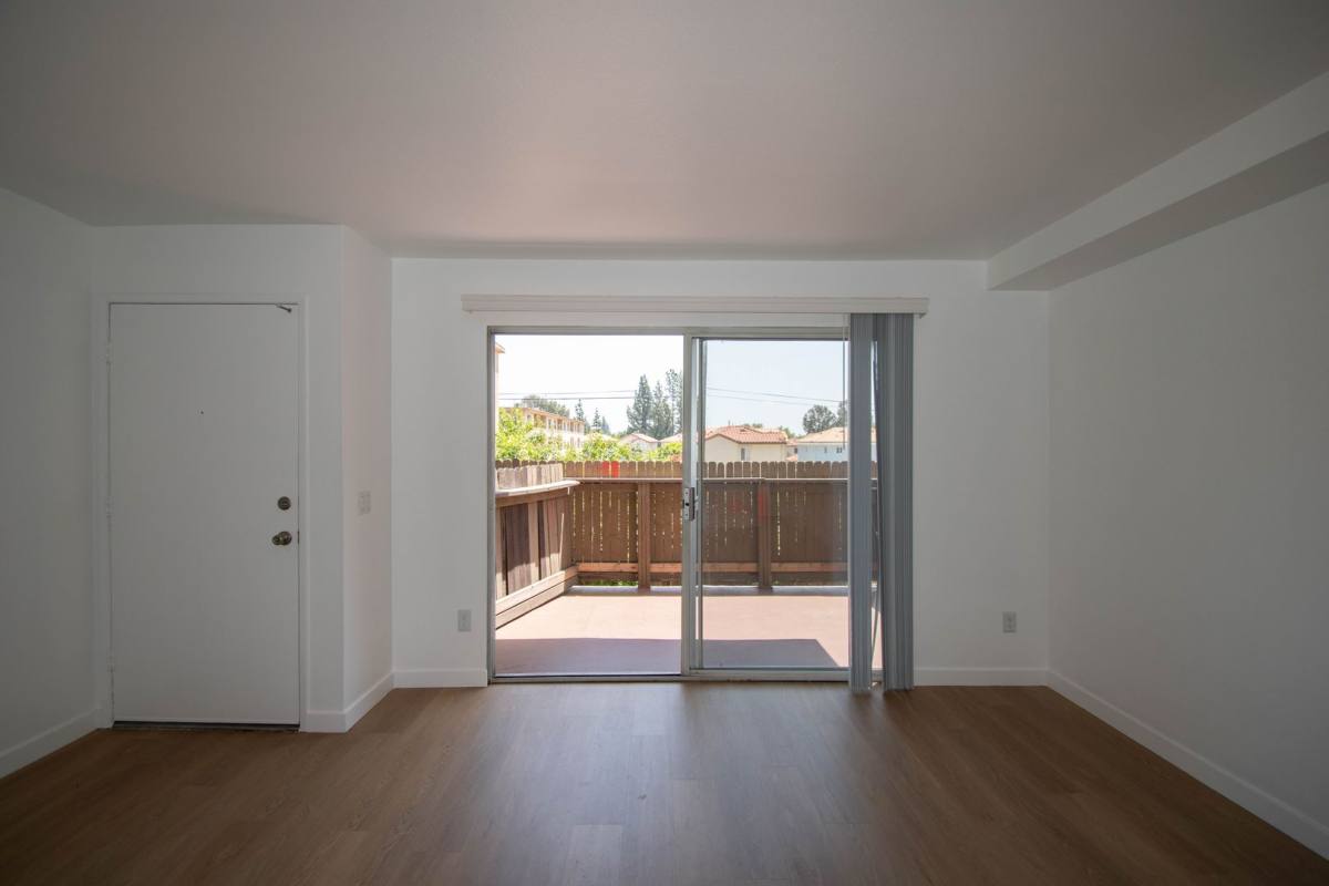 Apartment for rent at 15520 Foothill Blvd, Sylmar, CA 91342