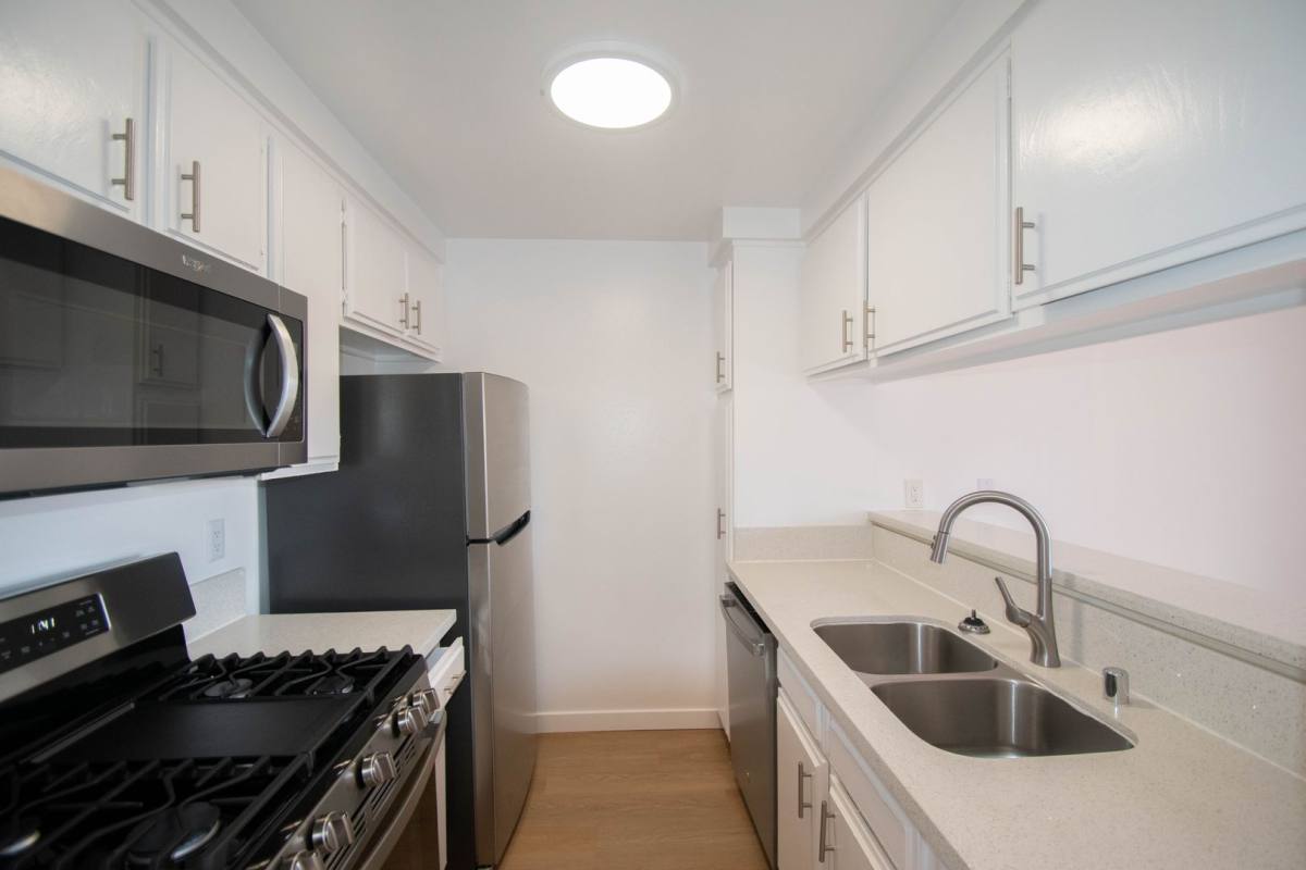 Apartment for rent at 15520 Foothill Blvd, Sylmar, CA 91342