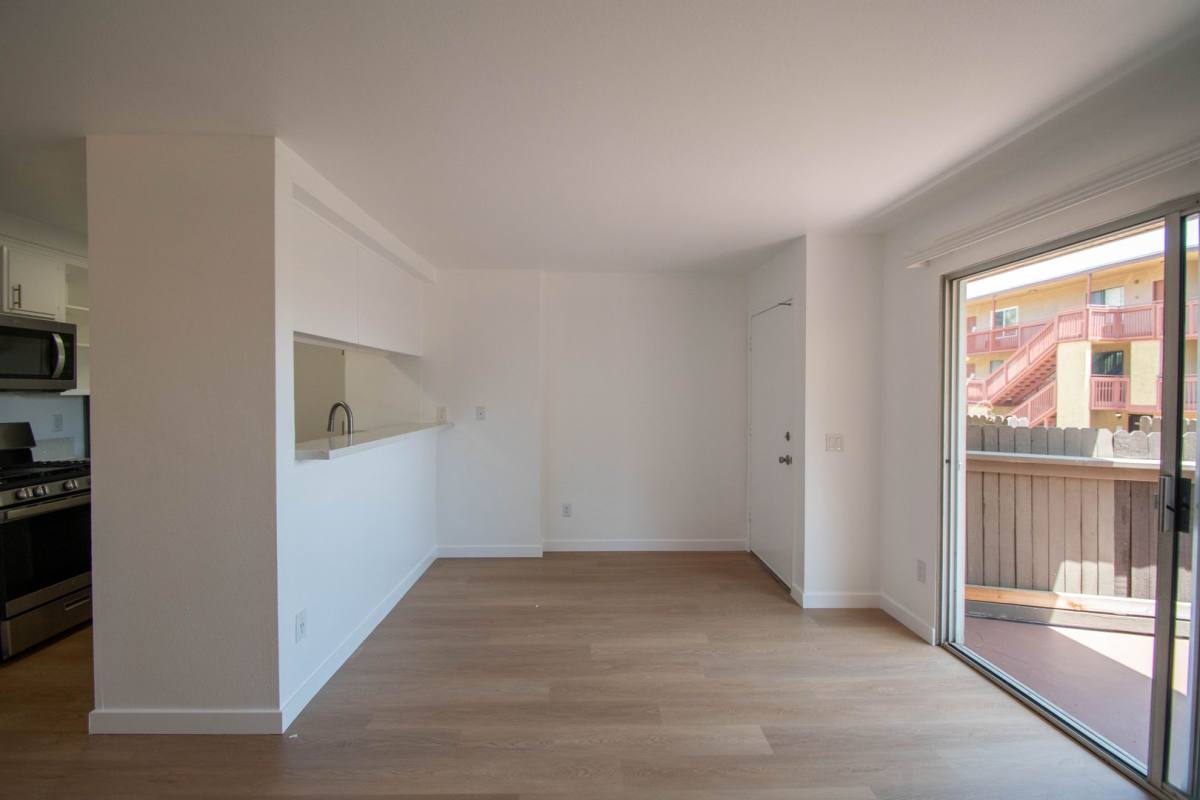 Apartment for rent at 15520 Foothill Blvd, Sylmar, CA 91342
