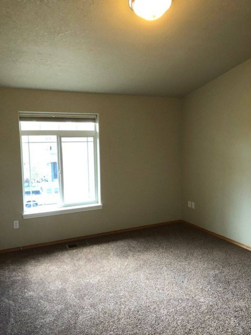 Townhouse for rent at 136 SW Sharon Jane Place, McMinnville, OR 97128