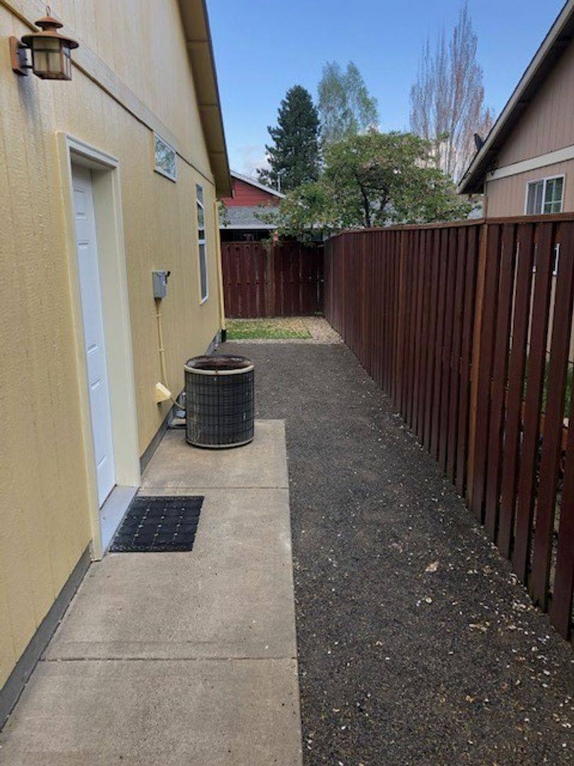 Townhouse for rent at 136 SW Sharon Jane Place, McMinnville, OR 97128