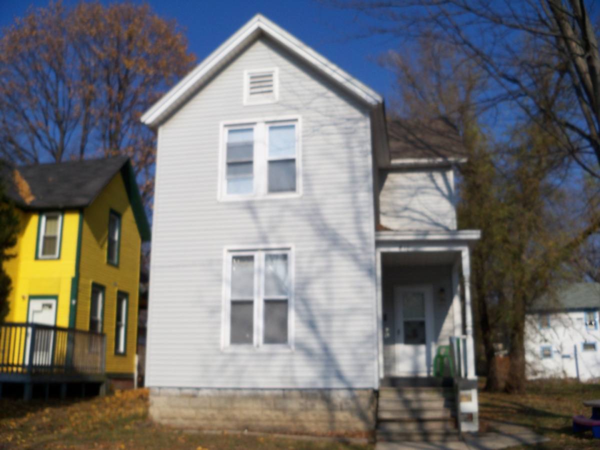 Apartment for rent at 810 Huestis Ave, Fort Wayne, IN 46807