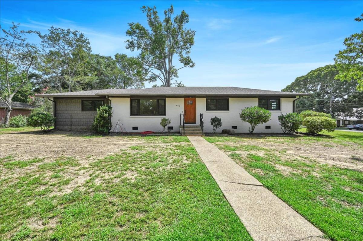 House for rent at 810 7th Ave SE, Cullman, AL 35055