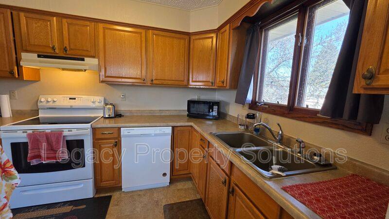 House for rent at 1304 E Ingals Ave, Bismarck, ND 58504