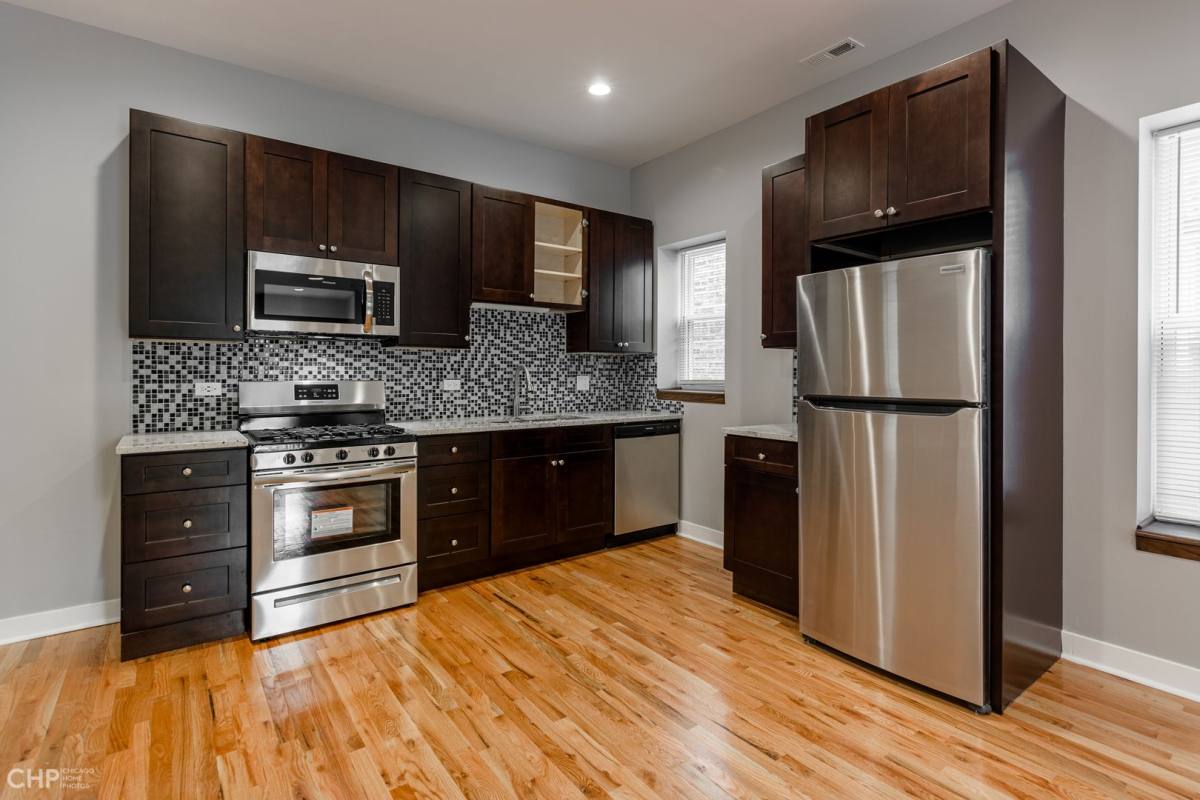 Apartment for rent at 1927 W Montrose Ave, Chicago, IL 60613