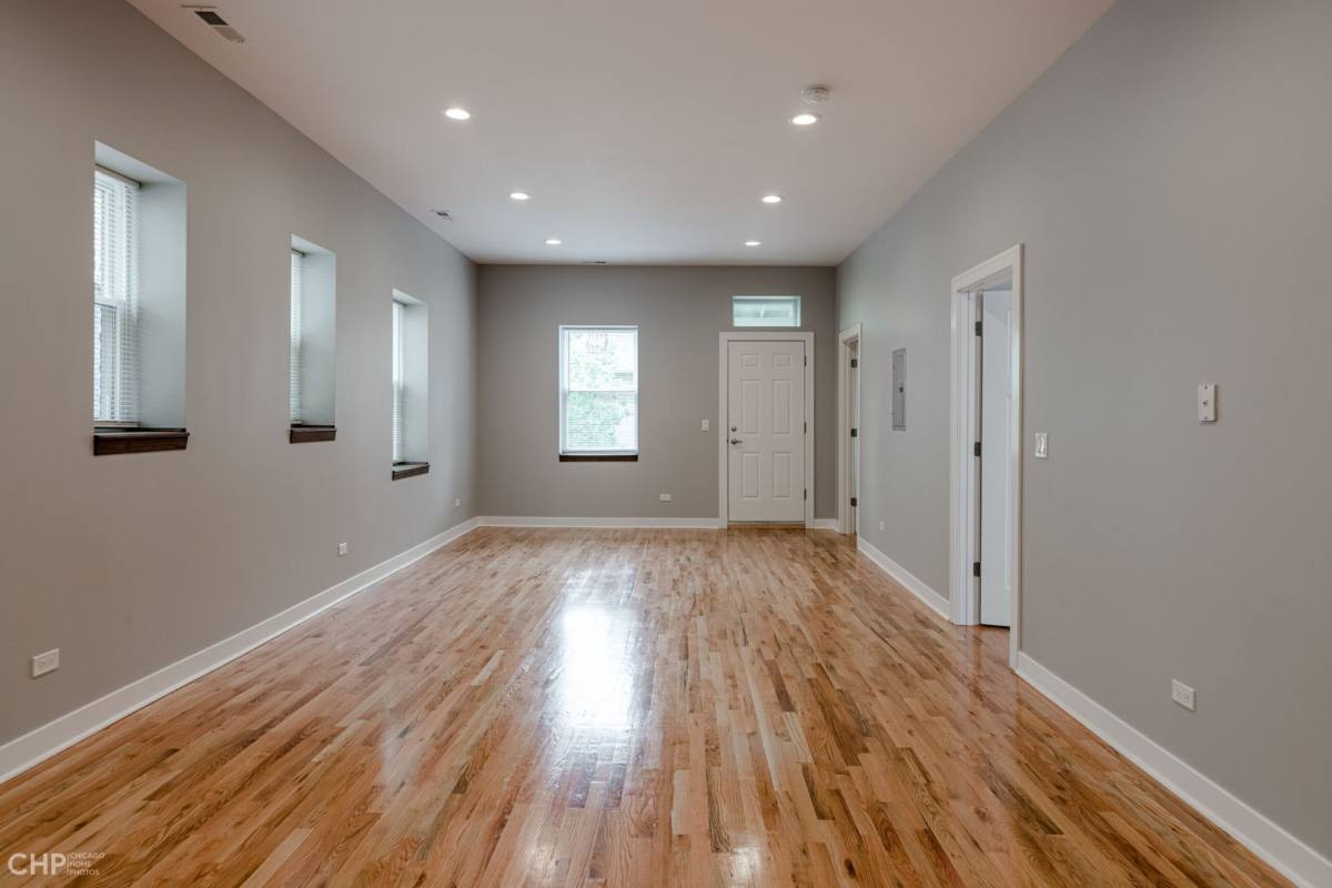 Apartment for rent at 1927 W Montrose Ave, Chicago, IL 60613
