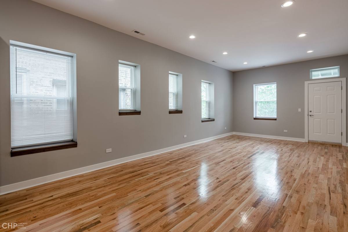 Apartment for rent at 1927 W Montrose Ave, Chicago, IL 60613