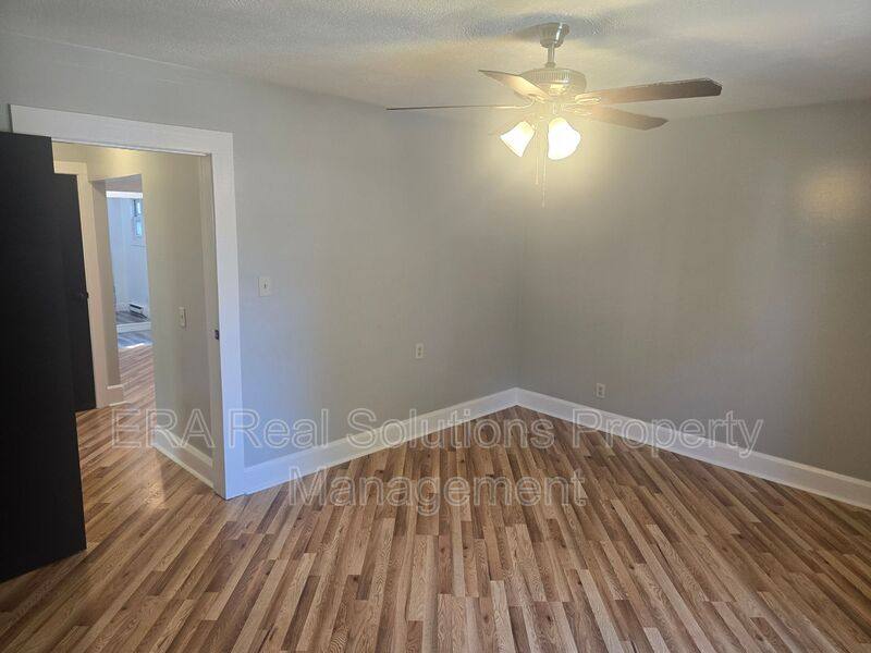 Apartment for rent at 1370 E Ave, Elyria, OH 44035