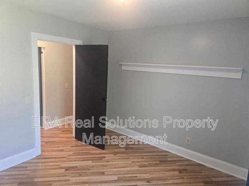 Apartment for rent at 1370 E Ave, Elyria, OH 44035
