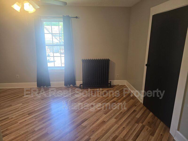 Apartment for rent at 1370 E Ave, Elyria, OH 44035