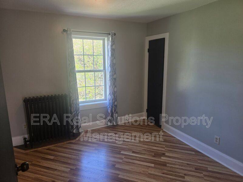 Apartment for rent at 1370 E Ave, Elyria, OH 44035