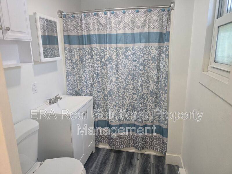 Apartment for rent at 1370 E Ave, Elyria, OH 44035