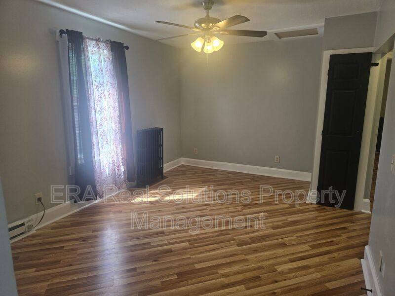 Apartment for rent at 1370 E Ave, Elyria, OH 44035