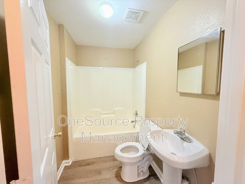 House for rent at 216 S Jackson St, Quincy, FL 32351
