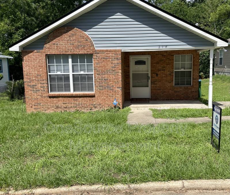 House for rent at 216 S Jackson St, Quincy, FL 32351