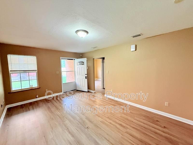 House for rent at 216 S Jackson St, Quincy, FL 32351