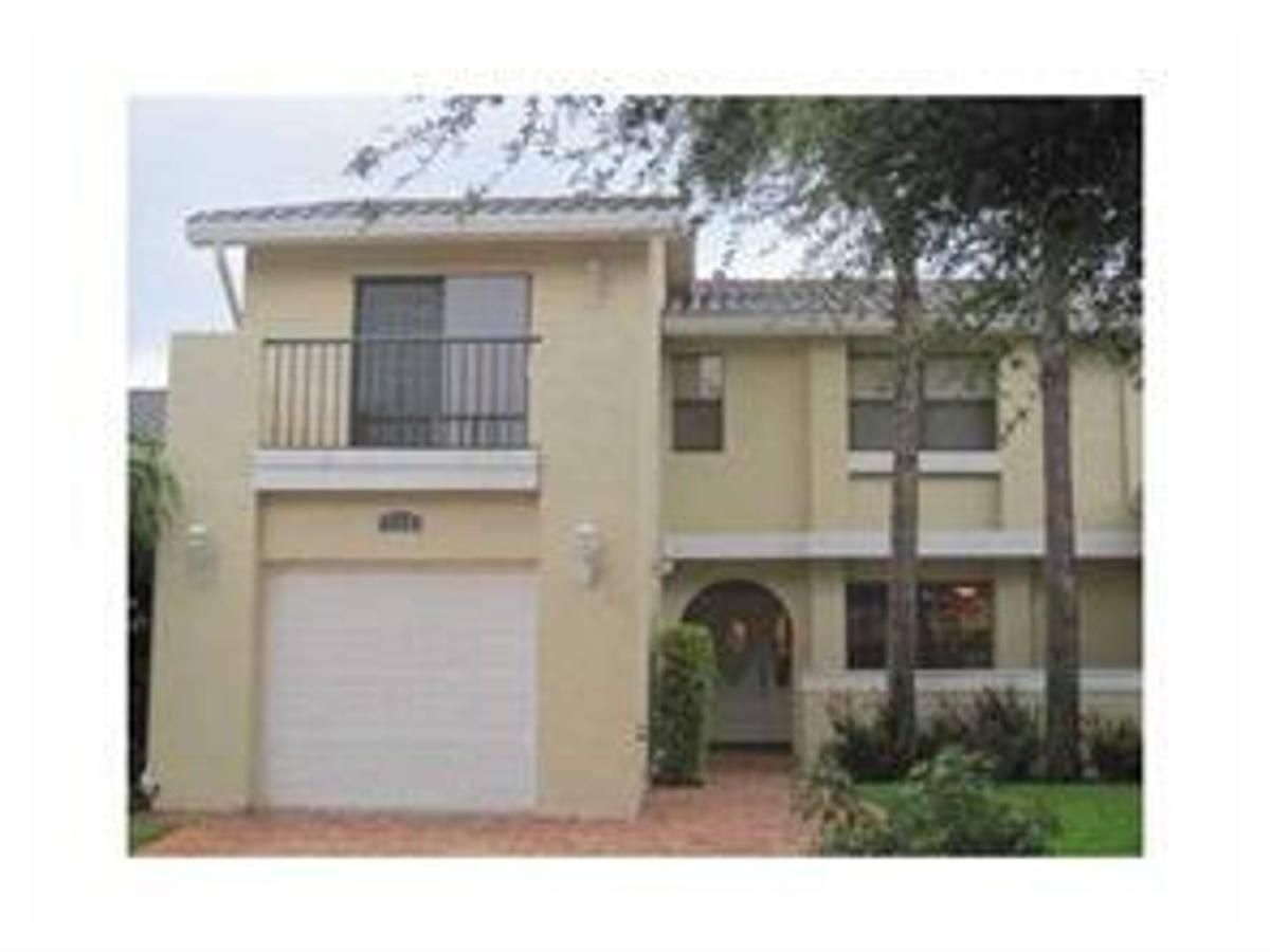 Townhouse for rent at 6115 Via Laguna, Boca Raton, FL 33433