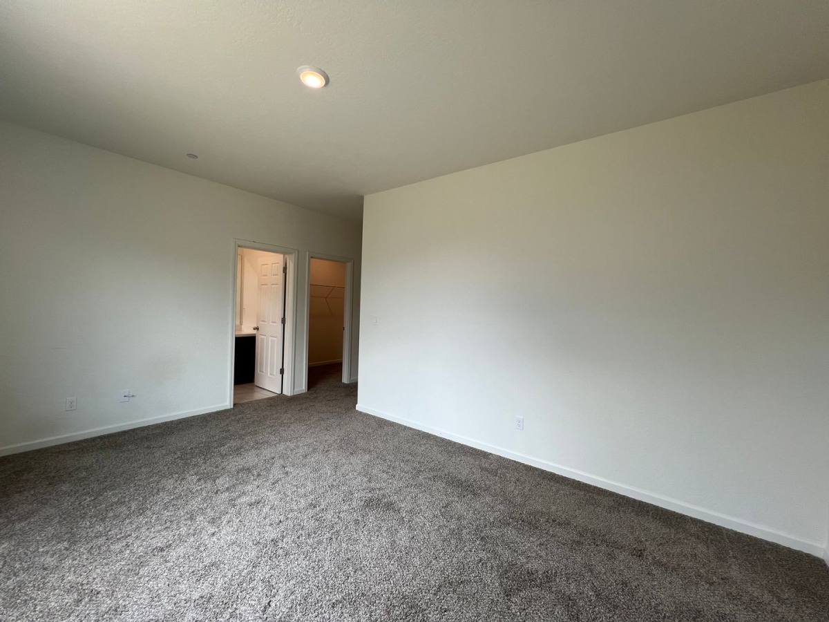 House for rent at 587 Sandtrap Lane, Lemoore, CA 93245