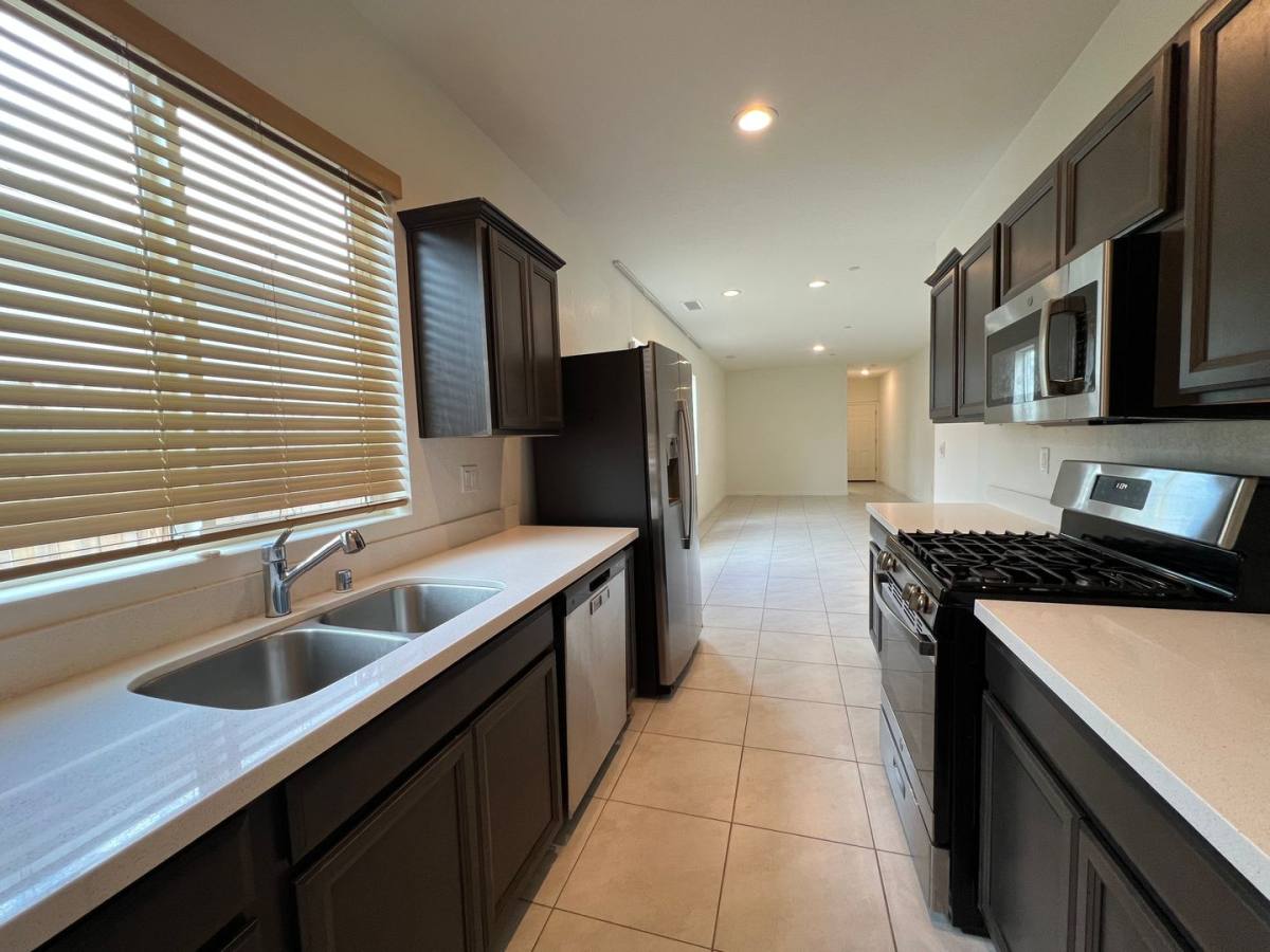 House for rent at 587 Sandtrap Lane, Lemoore, CA 93245