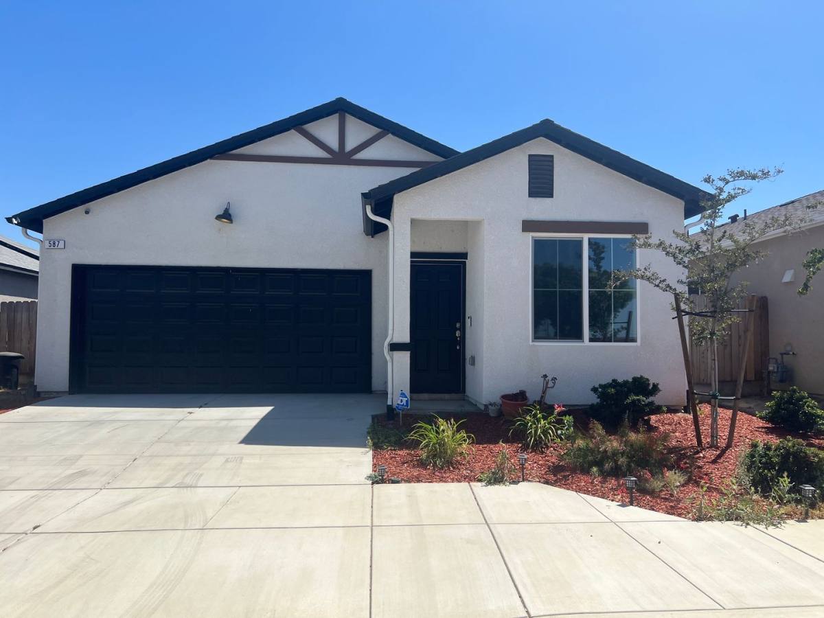 House for rent at 587 Sandtrap Lane, Lemoore, CA 93245