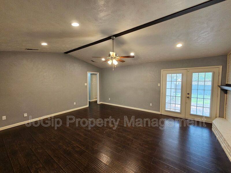 House for rent at 216 Wesley Dr, Desoto, TX 75115