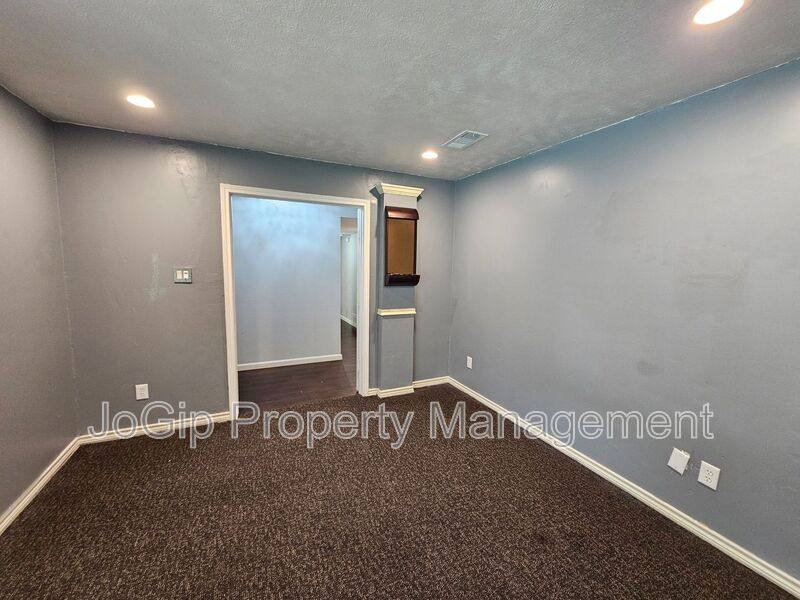 House for rent at 216 Wesley Dr, Desoto, TX 75115