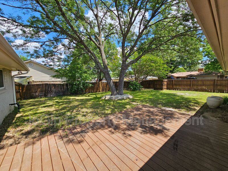 House for rent at 216 Wesley Dr, Desoto, TX 75115