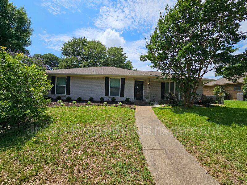 House for rent at 216 Wesley Dr, Desoto, TX 75115