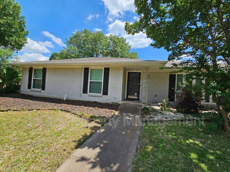 House for rent at 216 Wesley Dr, Desoto, TX 75115