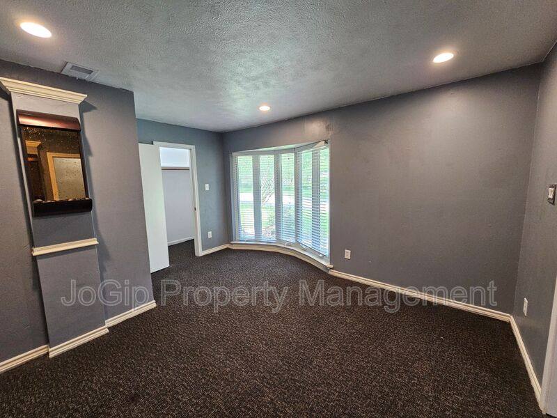 House for rent at 216 Wesley Dr, Desoto, TX 75115