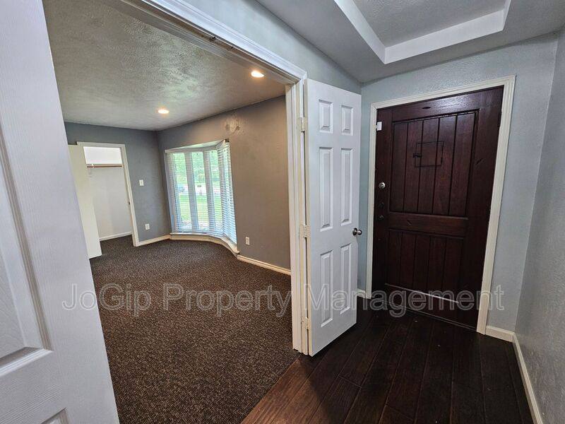 House for rent at 216 Wesley Dr, Desoto, TX 75115