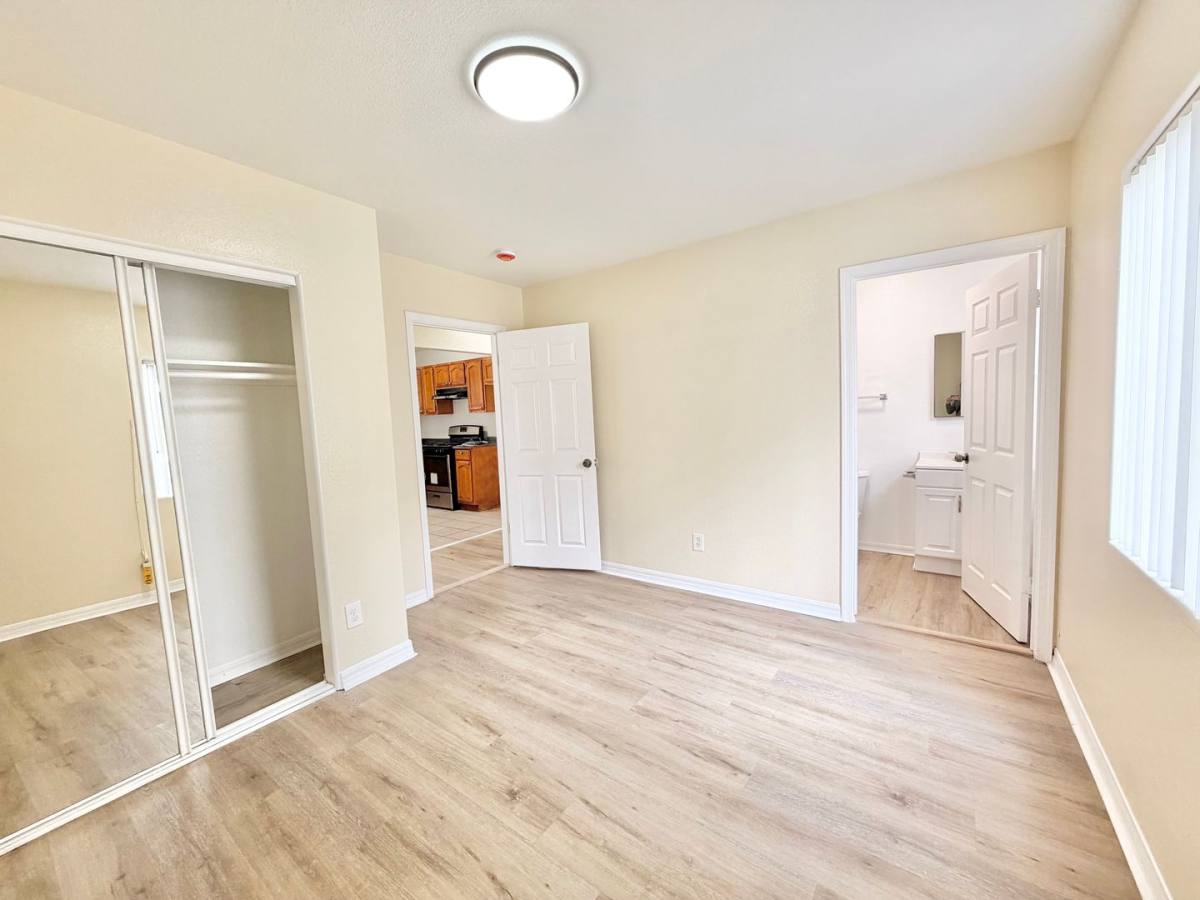 Apartment for rent at 138 W 93rd St, Los Angeles, CA 90003