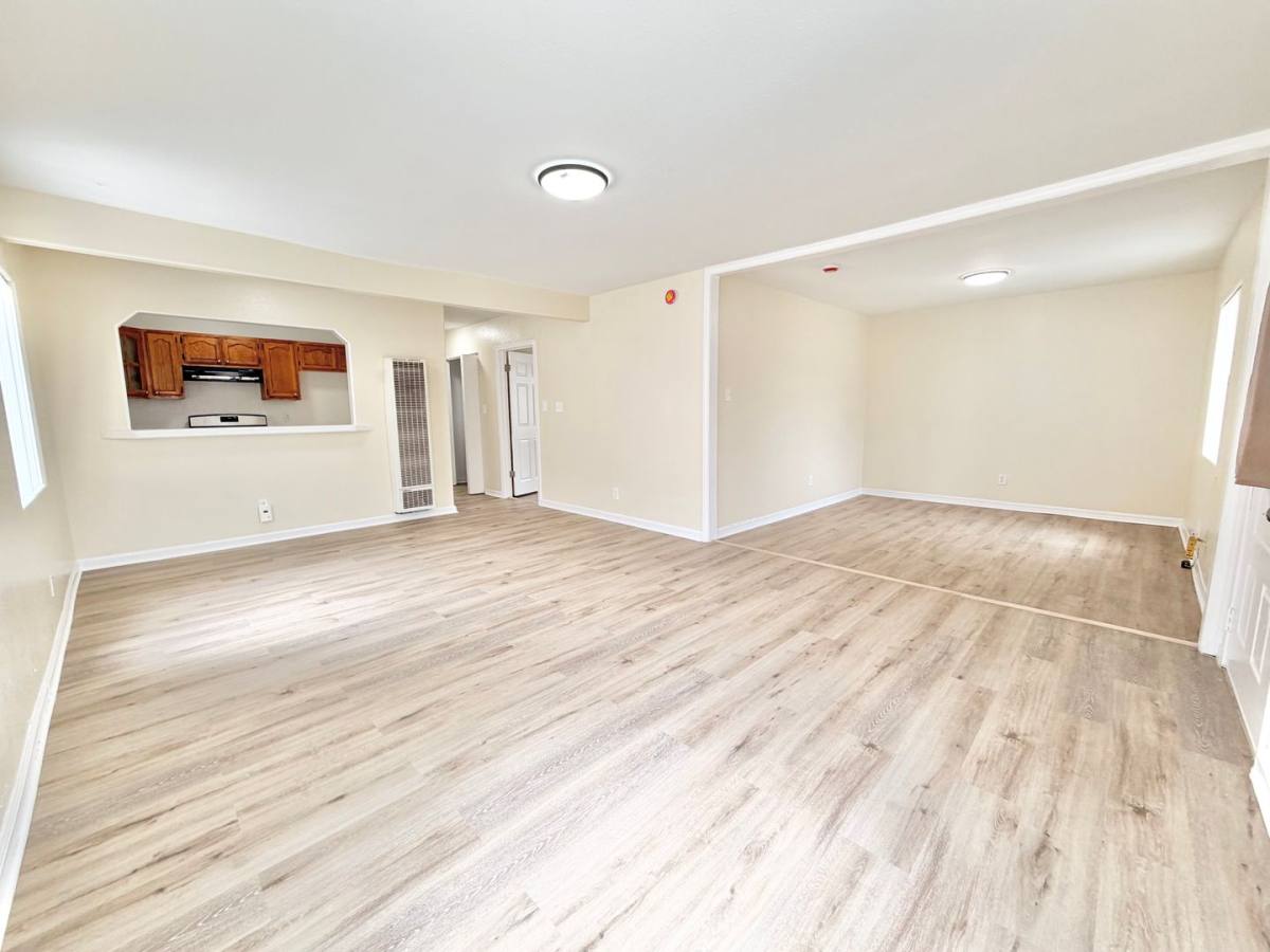 Apartment for rent at 138 W 93rd St, Los Angeles, CA 90003