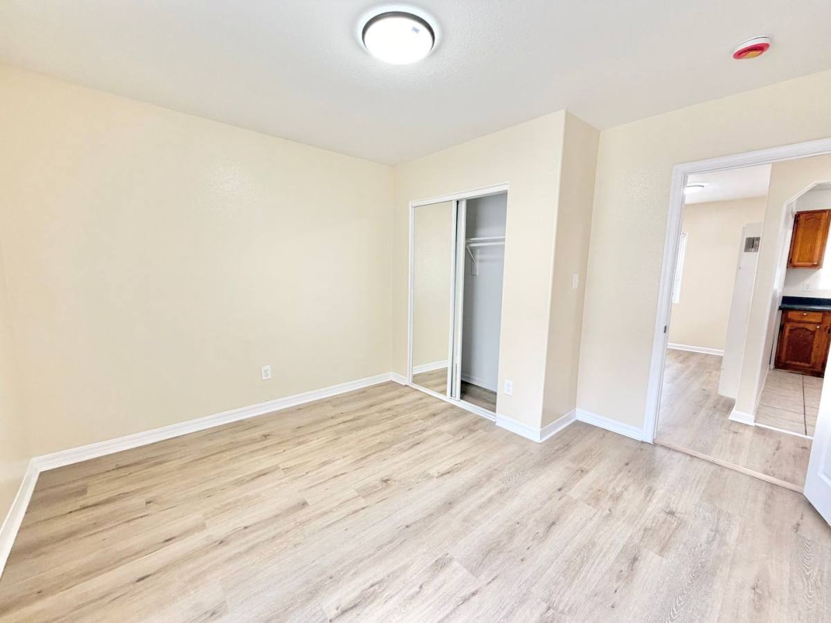 Apartment for rent at 138 W 93rd St, Los Angeles, CA 90003