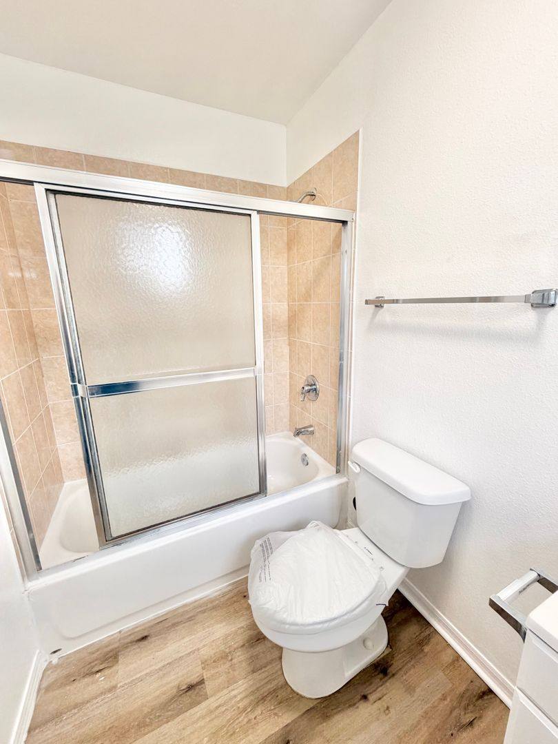 Apartment for rent at 138 W 93rd St, Los Angeles, CA 90003