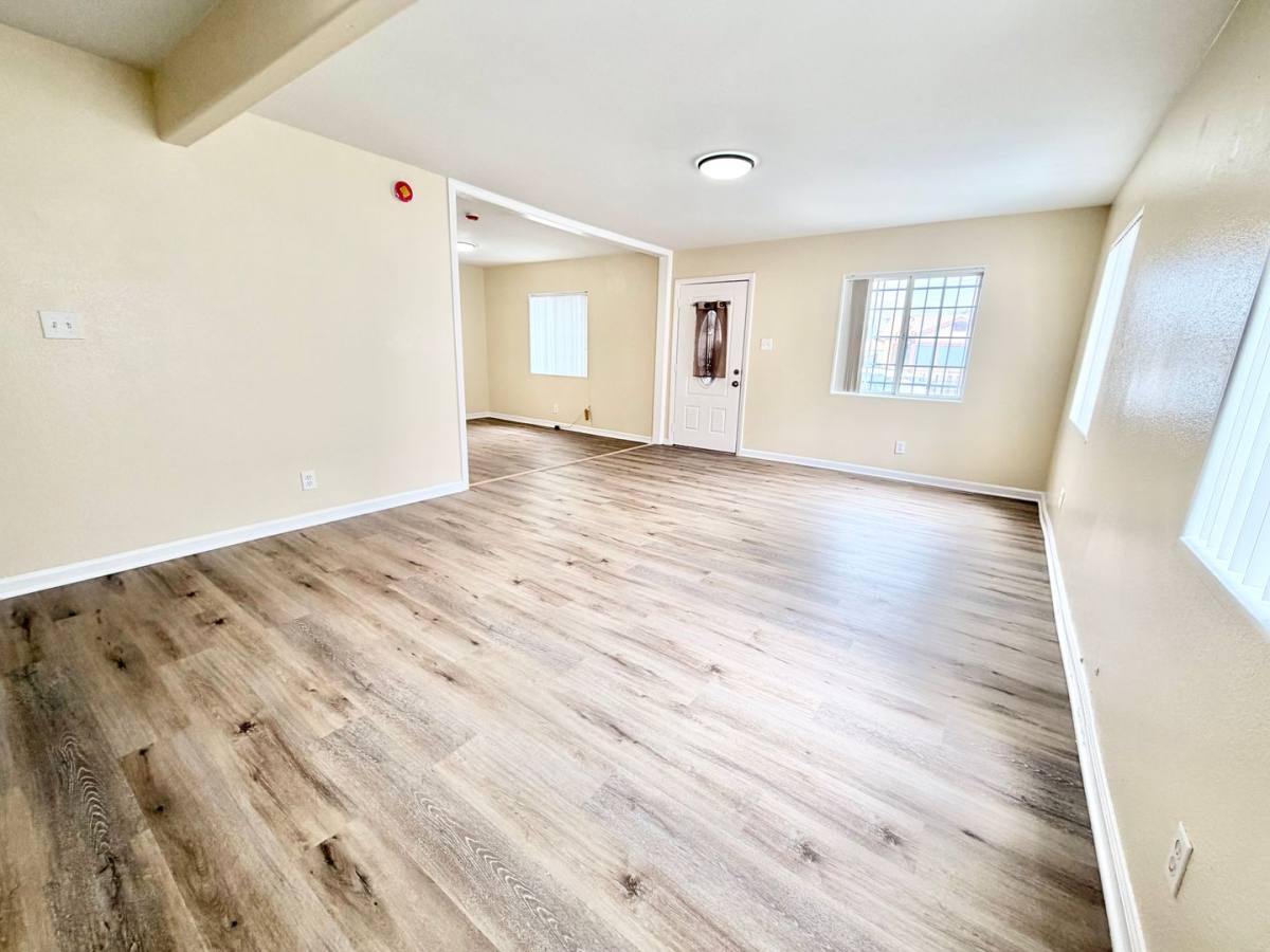 Apartment for rent at 138 W 93rd St, Los Angeles, CA 90003