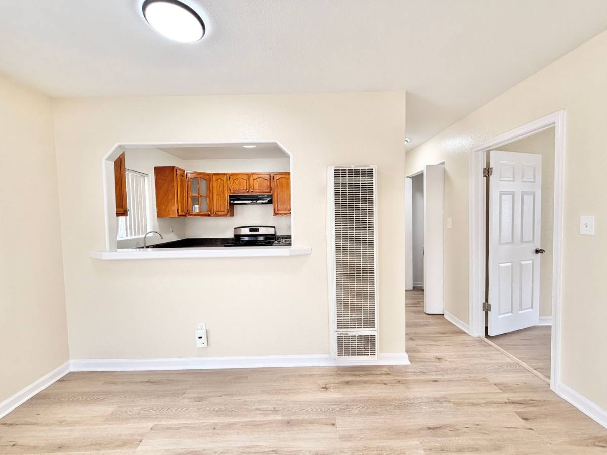 Apartment for rent at 138 W 93rd St, Los Angeles, CA 90003
