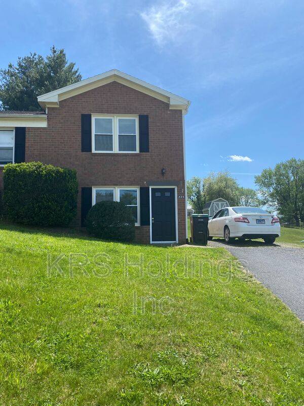 Townhouse for rent at 425 Mill St, Dayton, VA 22821