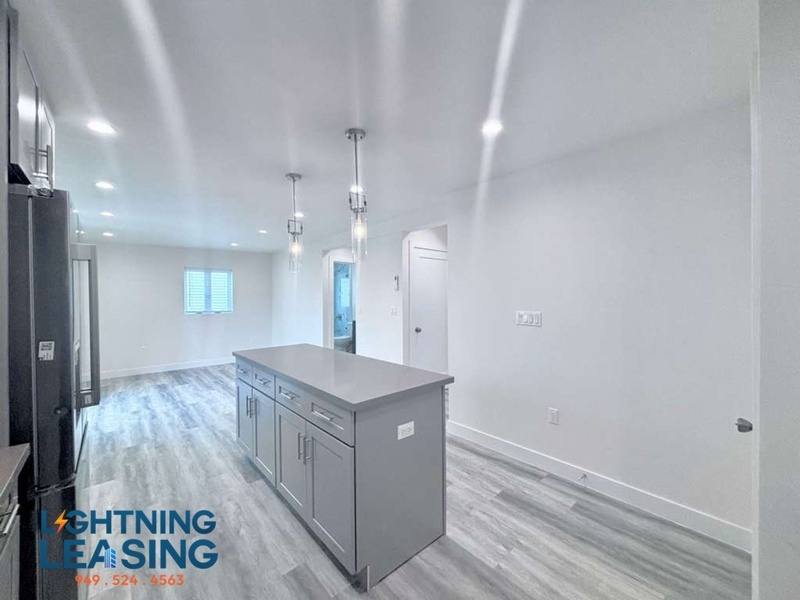Apartment for rent at 315-317 N Detroit St #313 1 2, Los Angeles, CA 90036