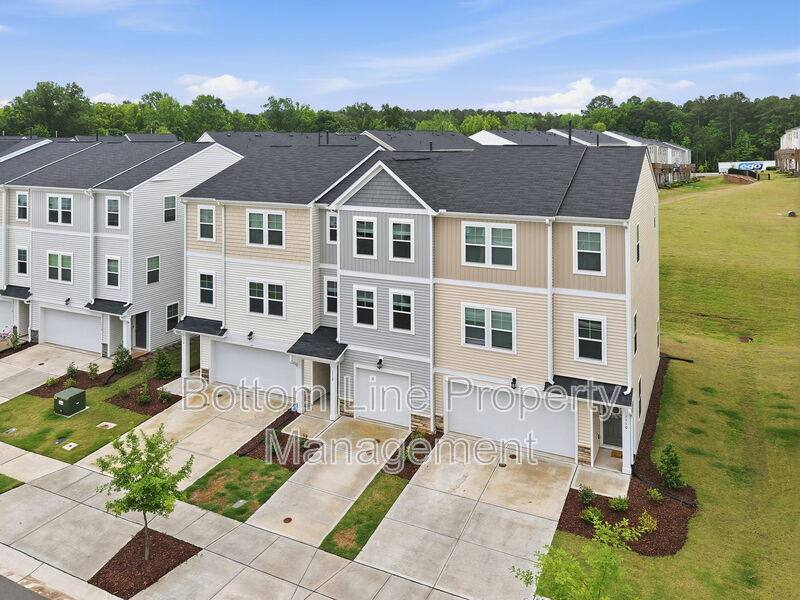 Townhouse for rent at 1112 Lily Loch Way, Durham, NC 27703