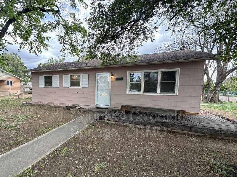 House for rent at 1316 Harrison Rd, Colorado Springs, CO 80905